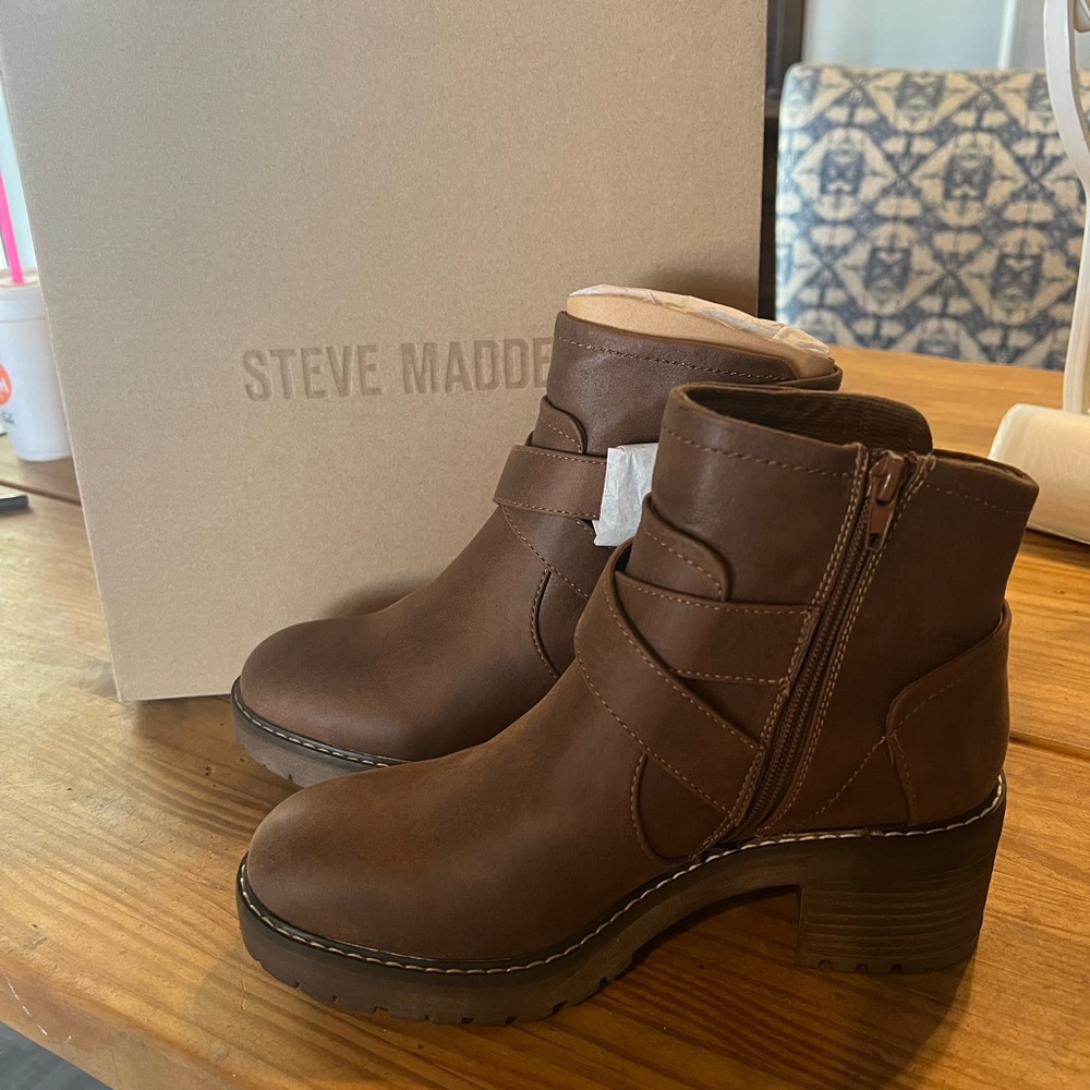 NIB Steve Madden Vanessa Moto Boots in Cognac